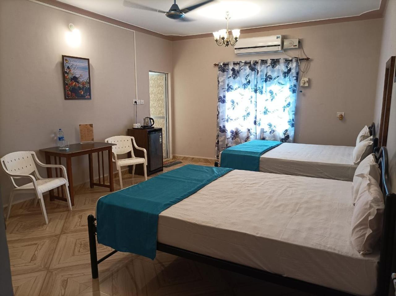 Bens Inn Мандрем Екстериор снимка